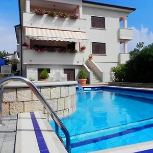 Mirjam Apartment